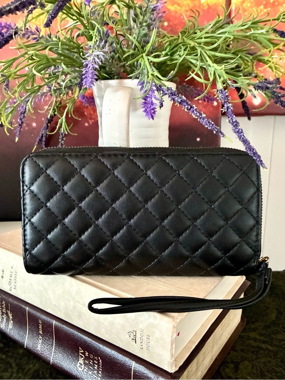 XOXO Quilted Wallet/Wristlet - Picture 2 of 7